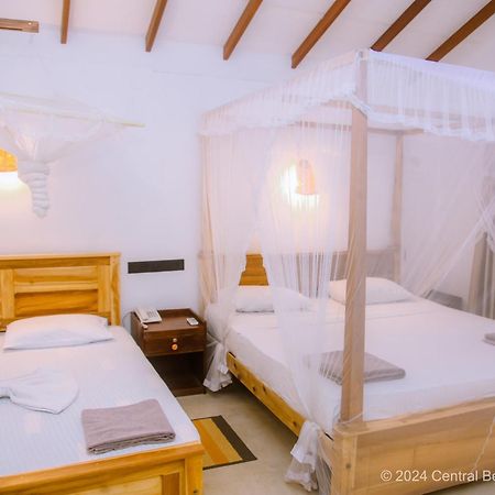 Central Beach Inn Mirissa Kültér fotó