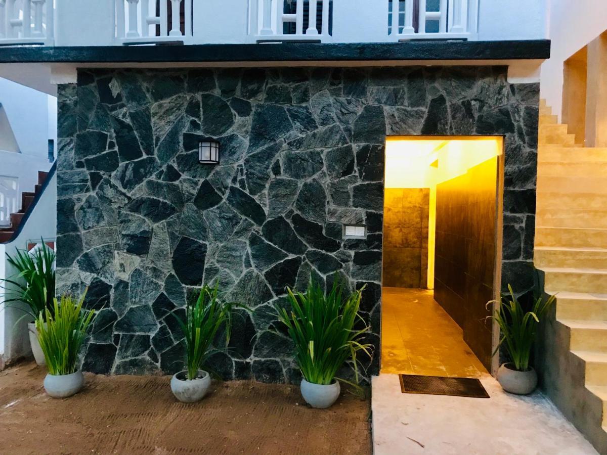 Central Beach Inn Mirissa Kültér fotó