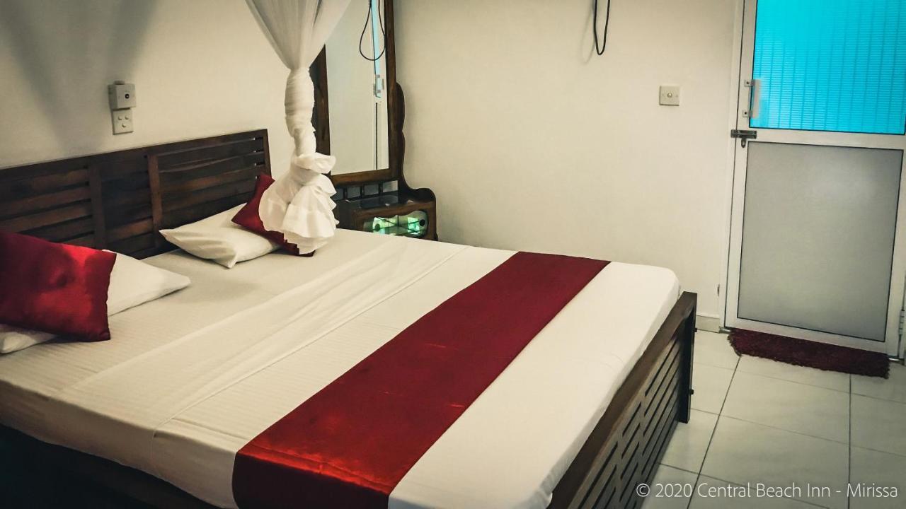 Central Beach Inn Mirissa Kültér fotó