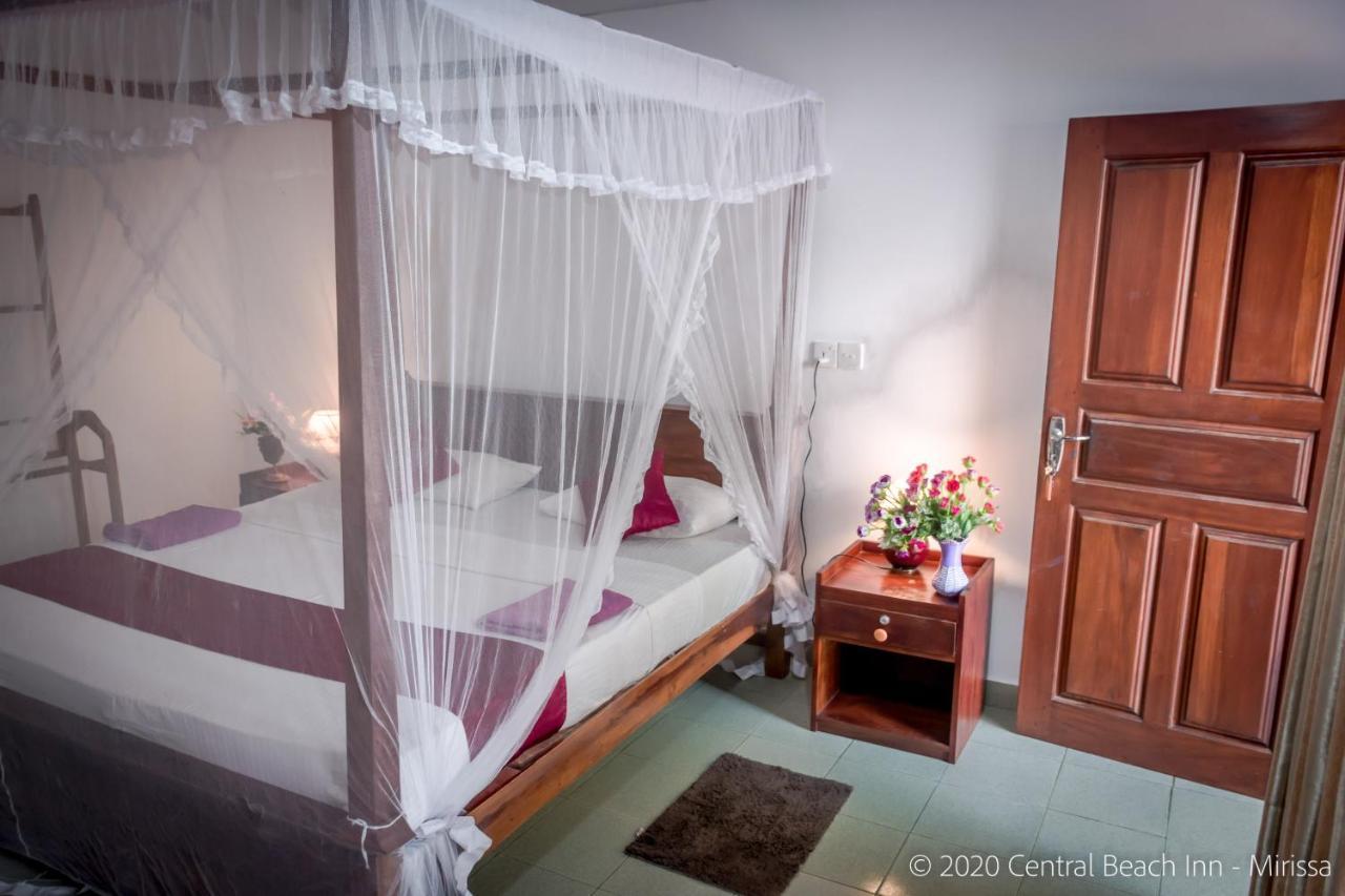 Central Beach Inn Mirissa Kültér fotó