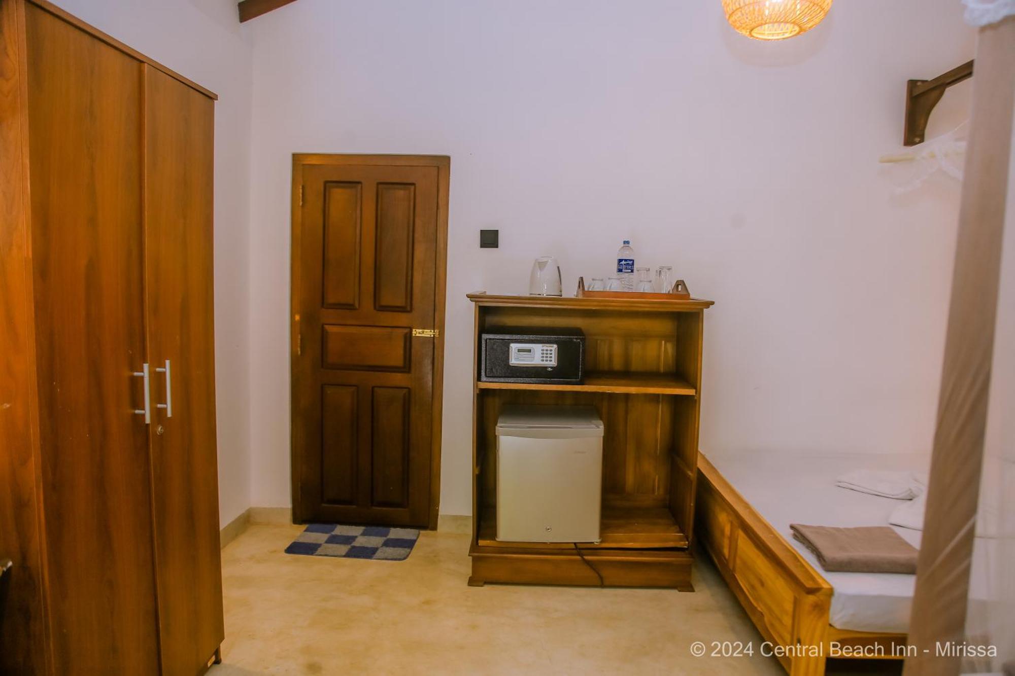 Central Beach Inn Mirissa Kültér fotó